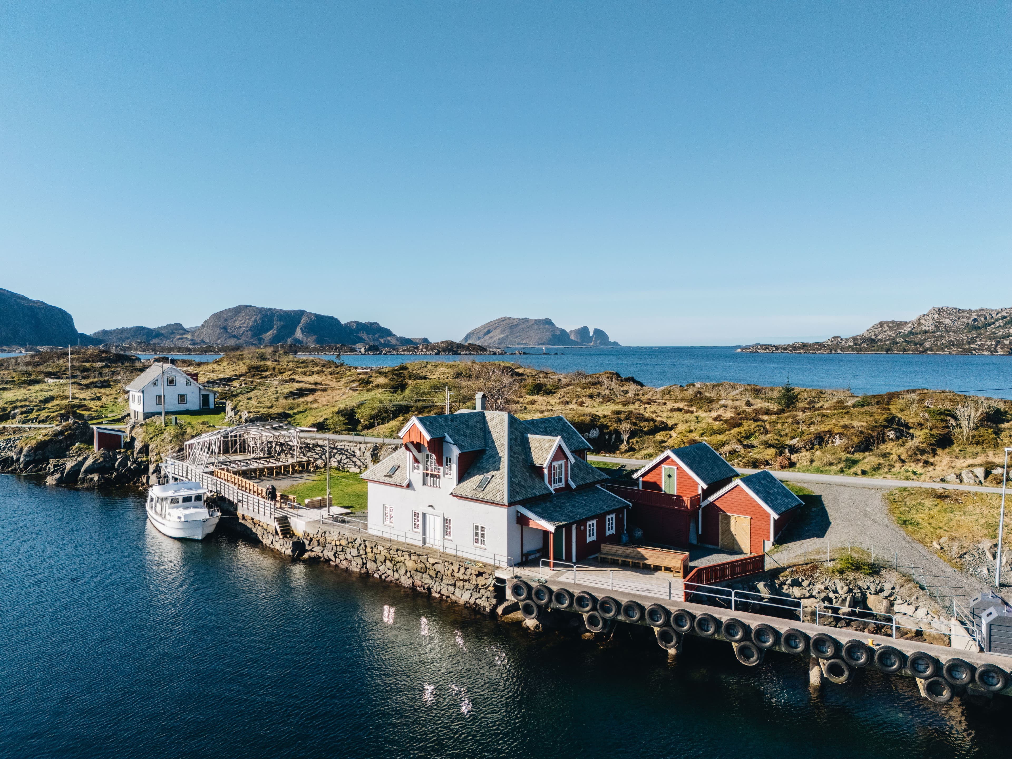 Framsiden av Batalden Ishus